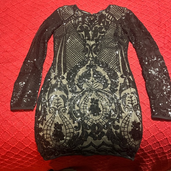Dresses & Skirts - Black sequin dress